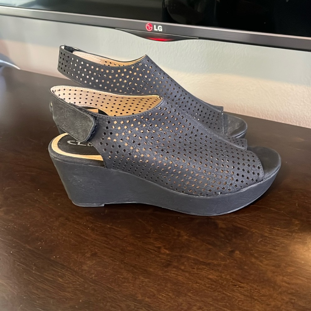 Women’s CL by Laundry Black Wedges - Size 9 - NWOT